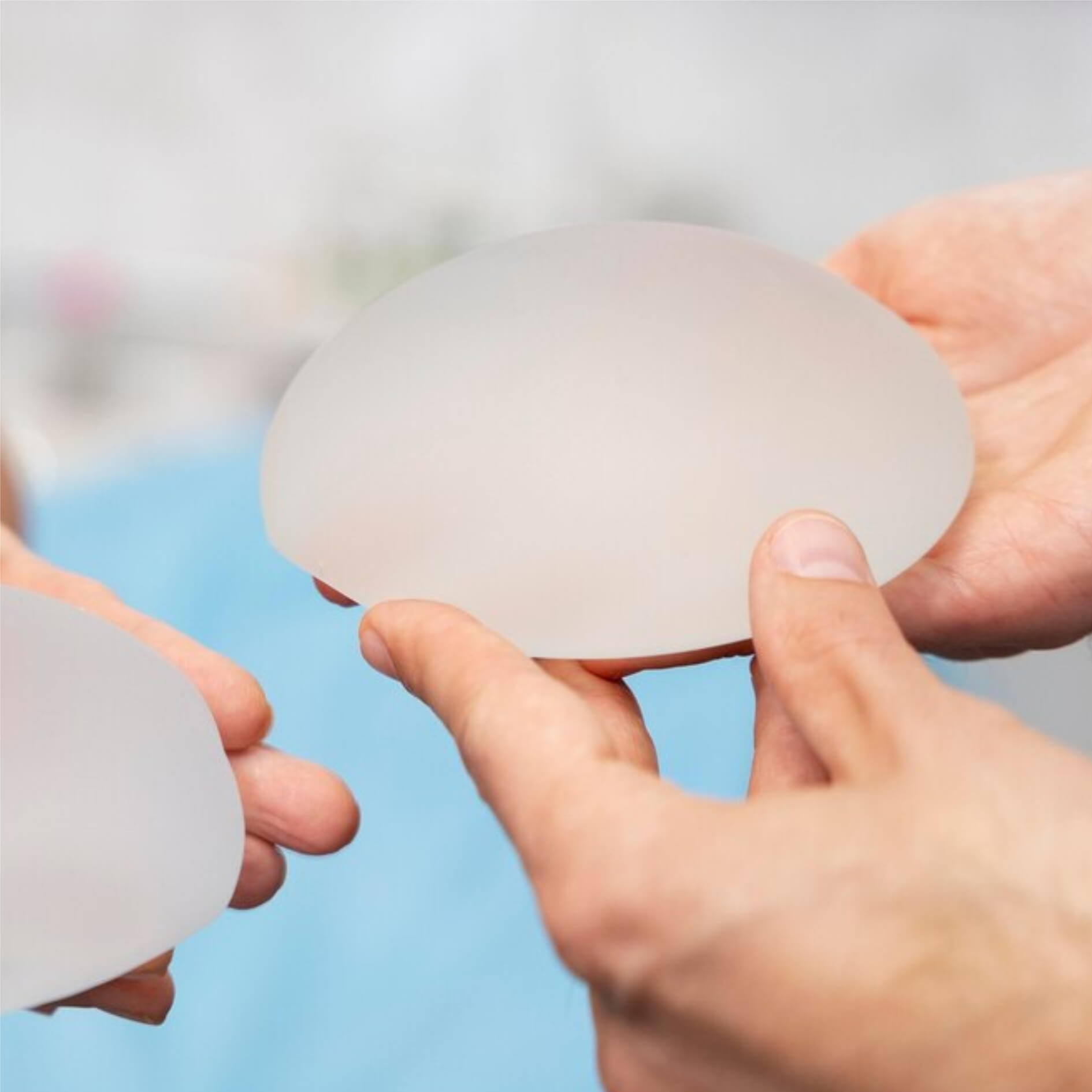 Mastopexia com e sem prótese.